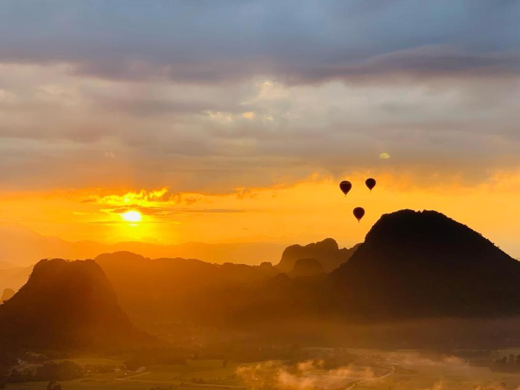 Happy Riverview Hotel Vang Vieng Bagian luar foto
