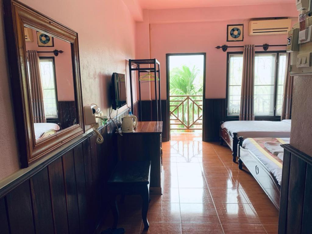Happy Riverview Hotel Vang Vieng Bagian luar foto